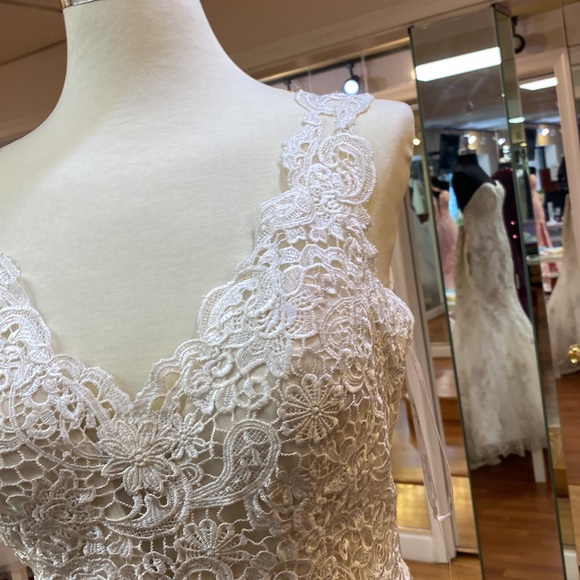 ⭐️SOLD⭐️ Maggie Sottero ivory over light gold wedding gown - Picture 5 of 14